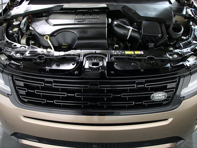 Used 2024 Land Rover Range Rover Evoque Dynamic SE image 38