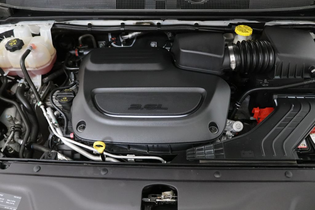 Used 2024 Chrysler Pacifica Touring-L FWD image 28