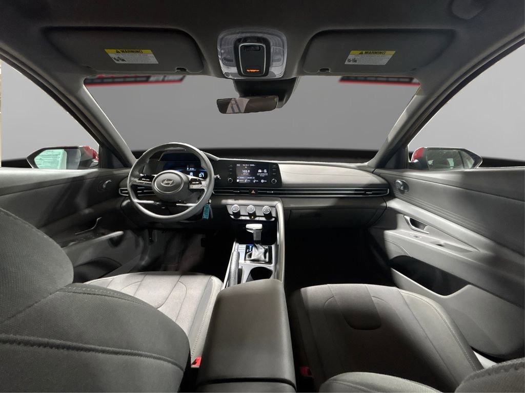 Certified 2025 Hyundai Elantra SE image 25