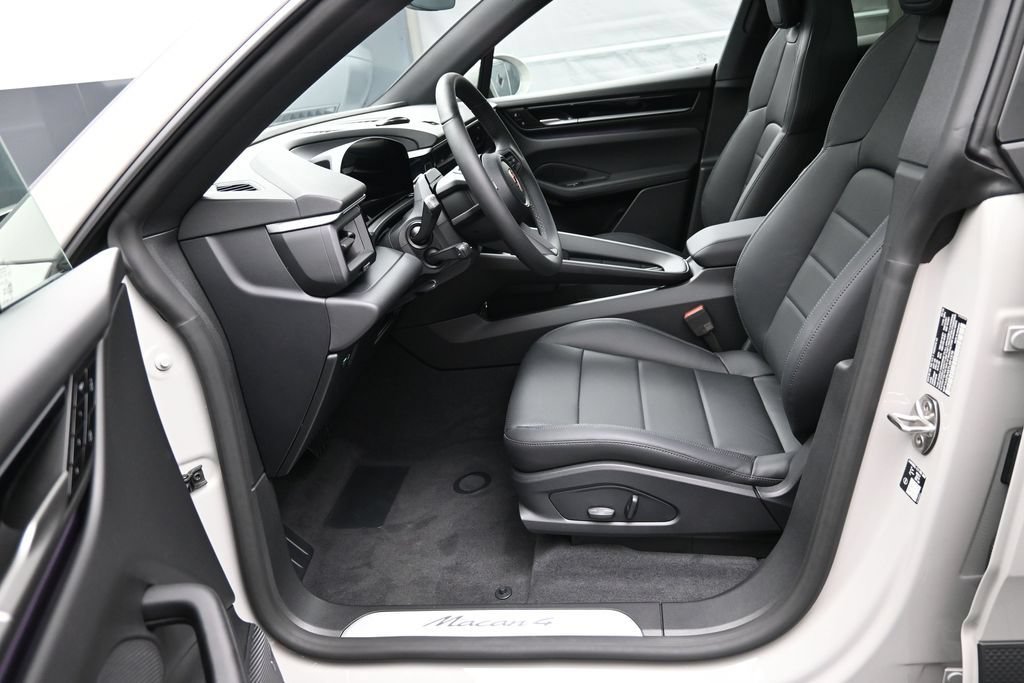 New 2026 Porsche Macan 4 Electric AWD/4WD image 6