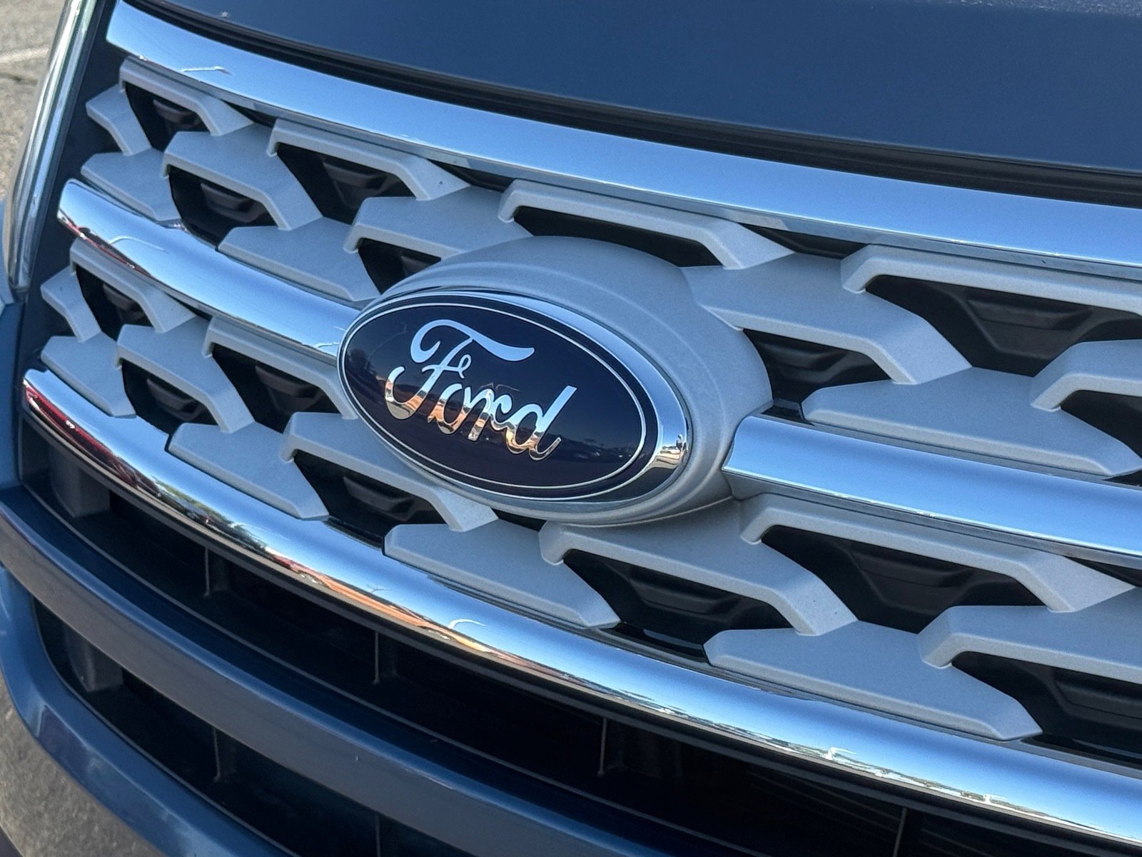 Used 2018 Ford Explorer XLT w/ Equipment Group 201A FWD image 31
