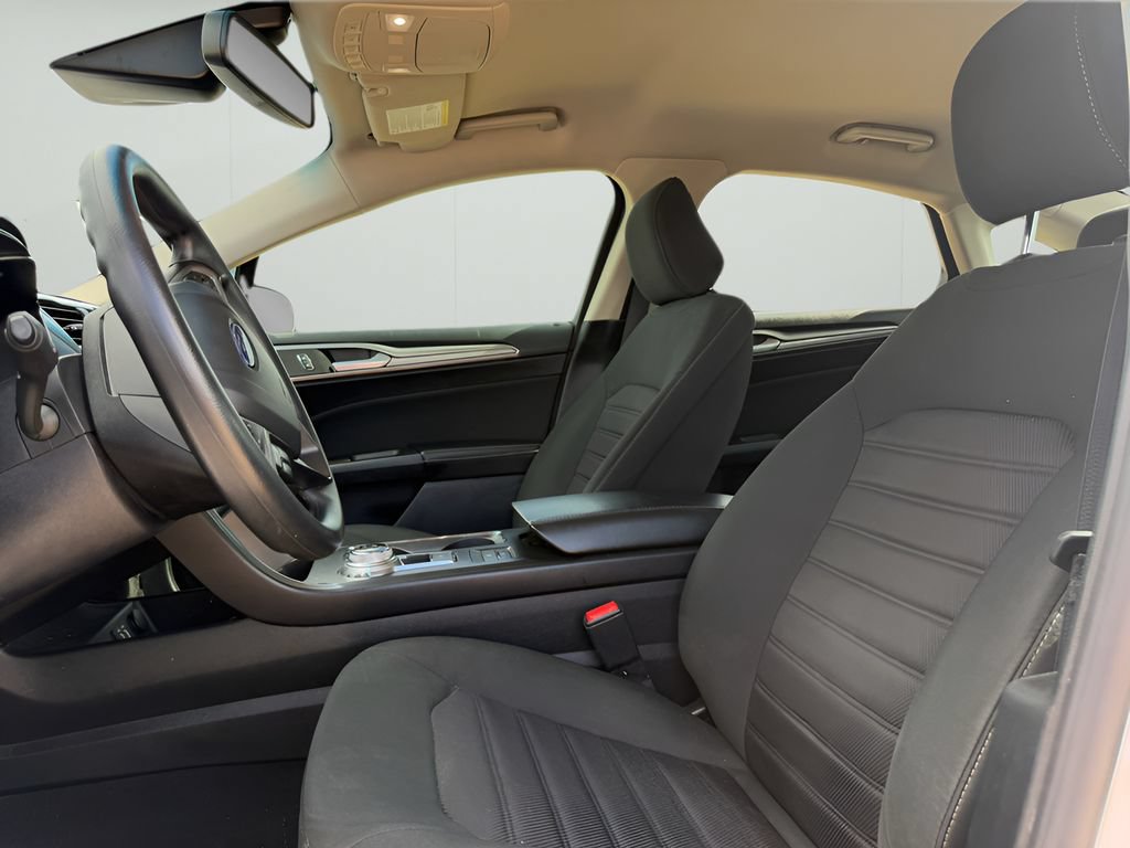 Used 2020 Ford Fusion SE FWD image 9