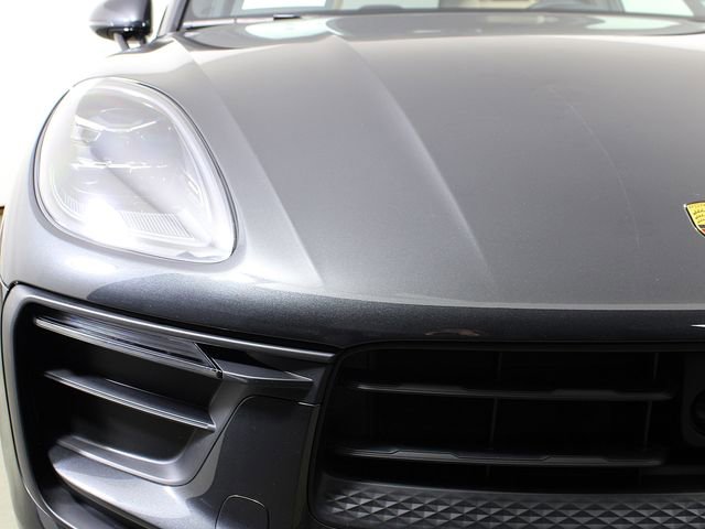 Used 2025 Porsche Macan image 11