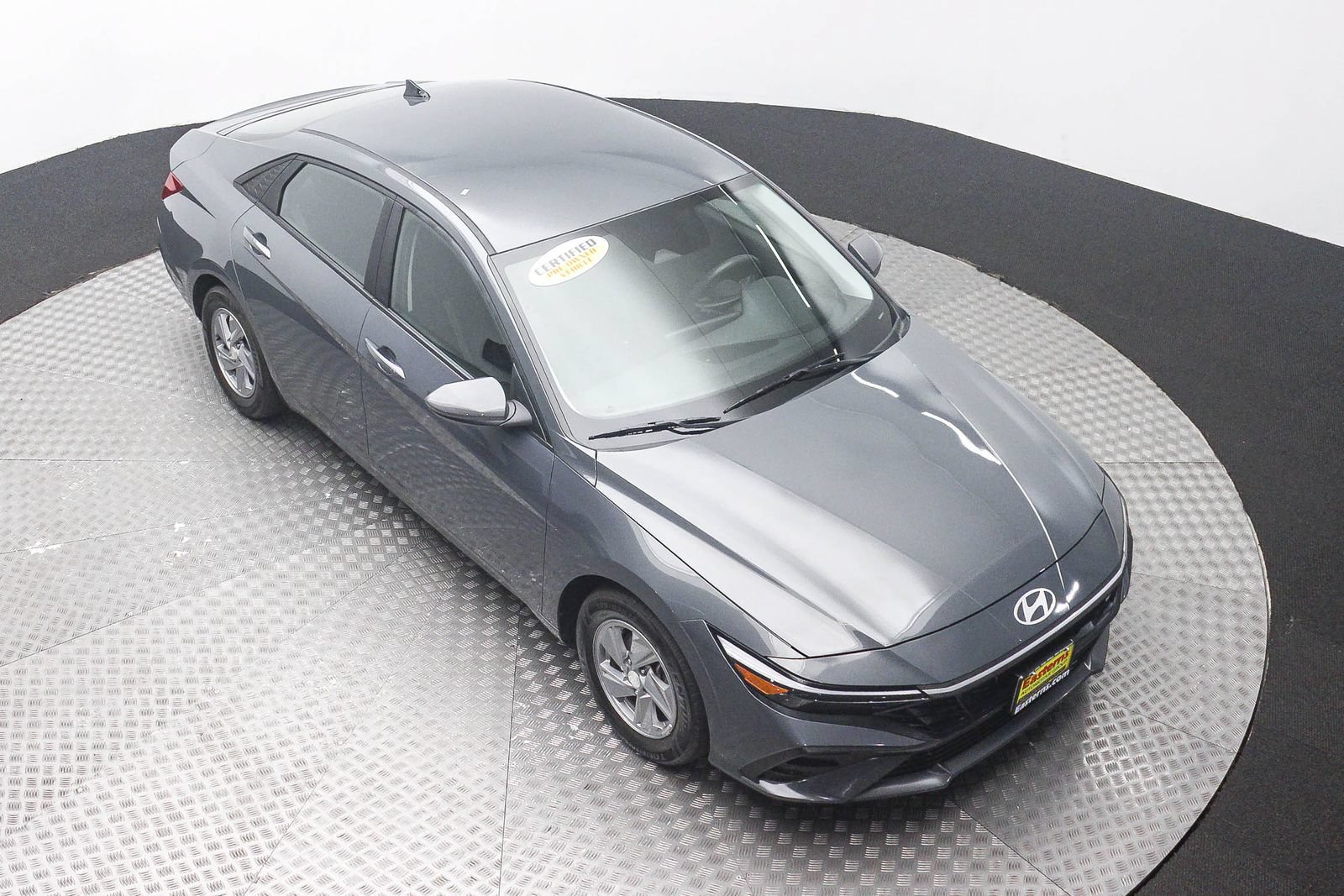 Used 2024 Hyundai Elantra SE FWD image 3