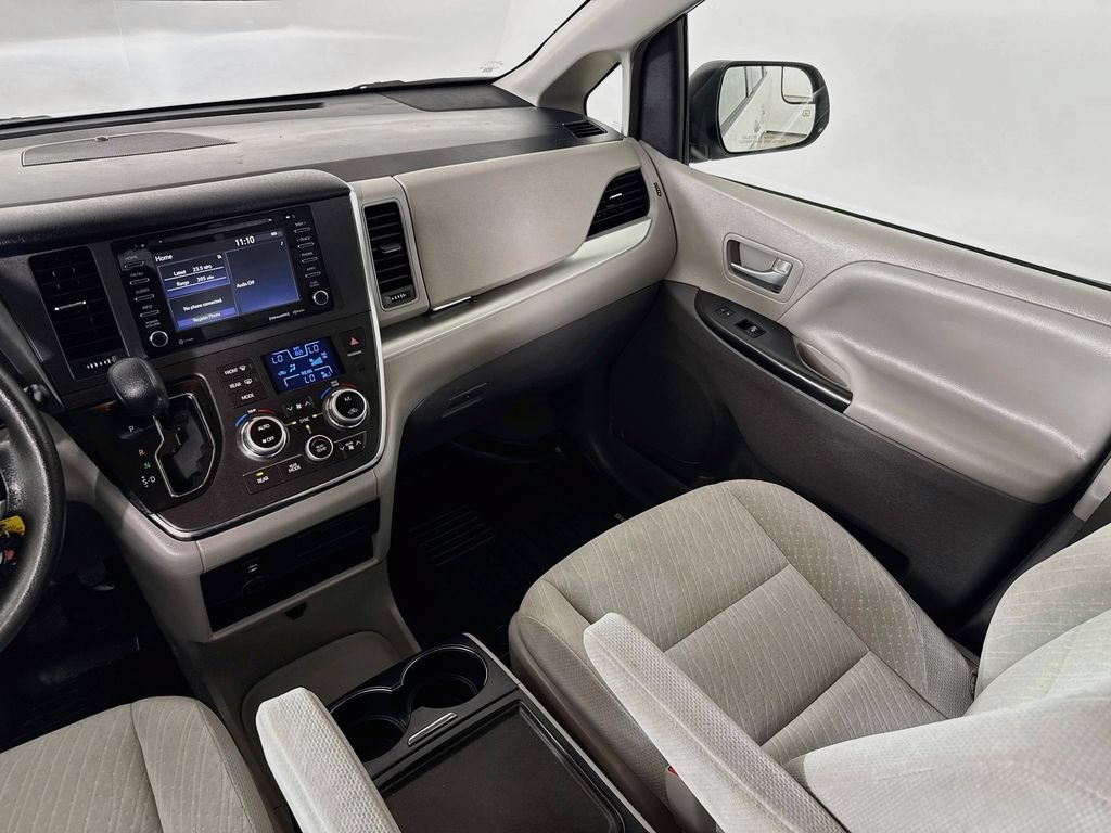 Certified 2018 Toyota Sienna LE FWD image 23