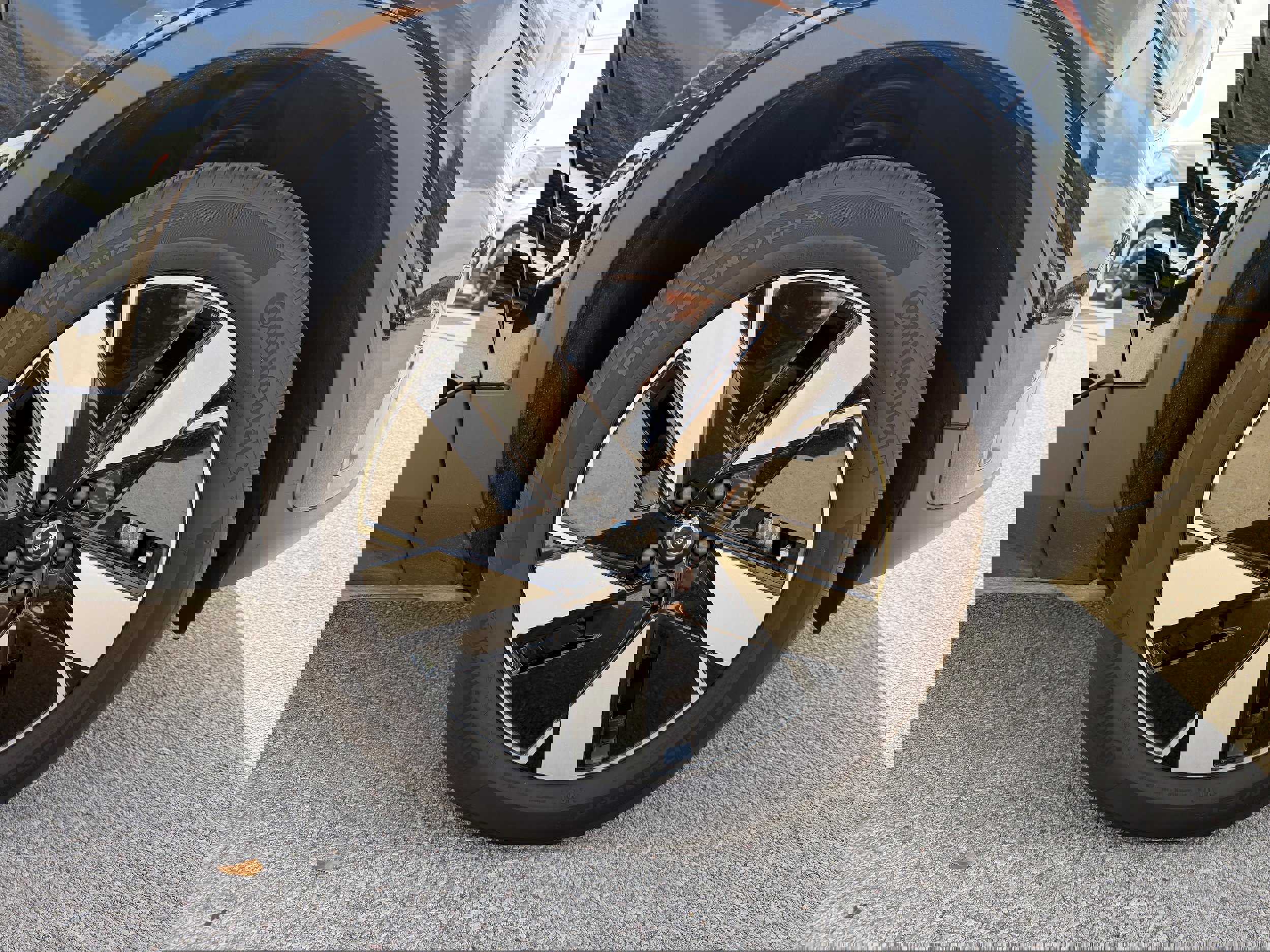 Certified 2024 Volvo XC40 B5 Core image 9