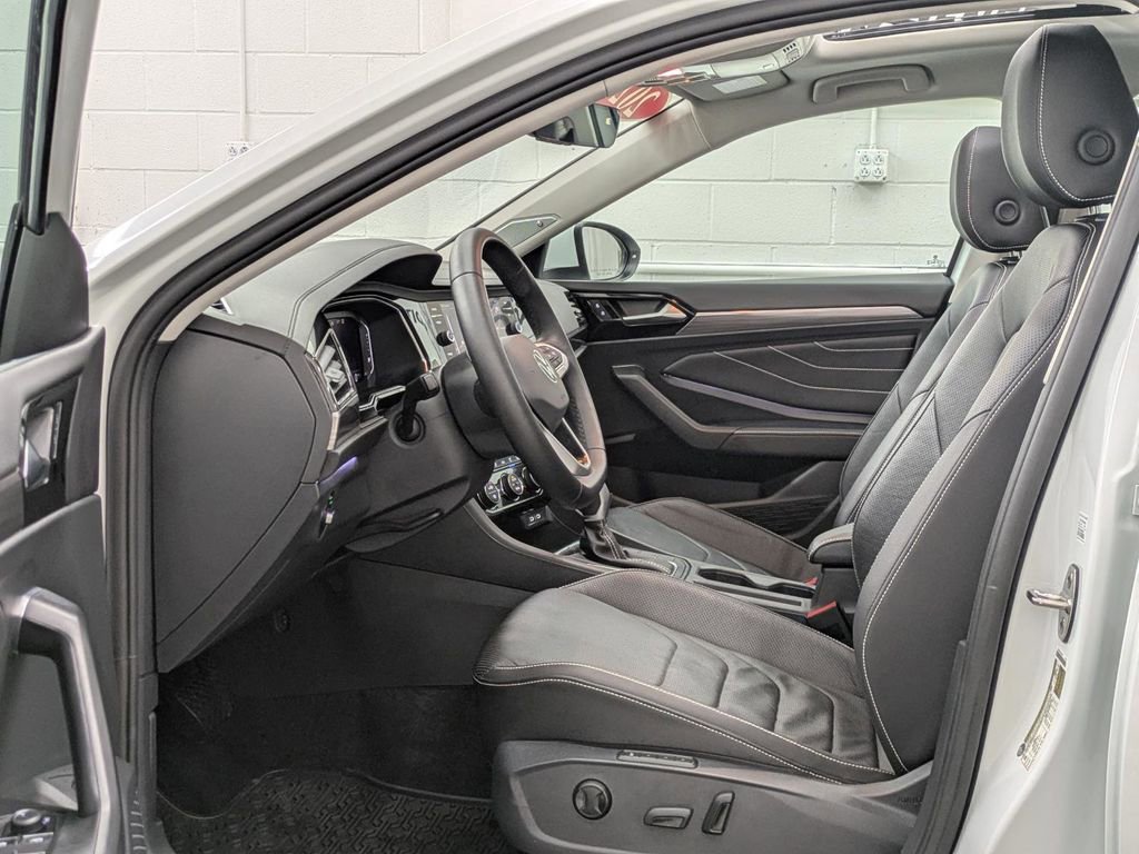 Used 2024 Volkswagen Jetta SEL image 3