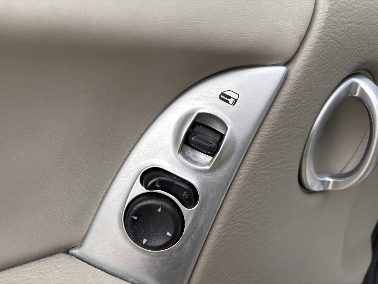 Used 2005 Jeep Liberty Limited image 28