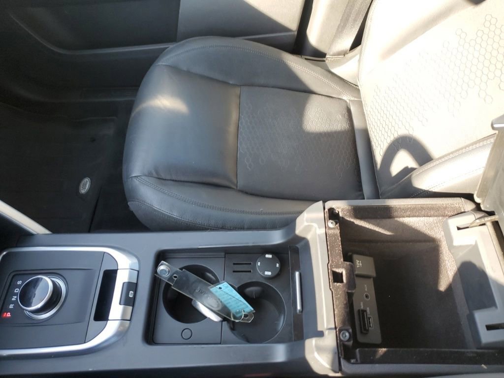 Used 2017 Land Rover Discovery Sport SE image 24
