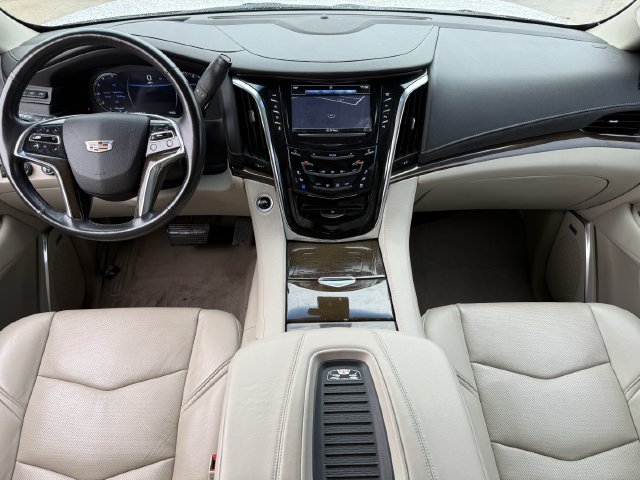 Used 2018 Cadillac Escalade Luxury AWD/4WD image 10