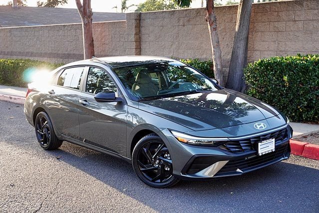 Certified 2026 Hyundai Elantra Sport FWD image 3