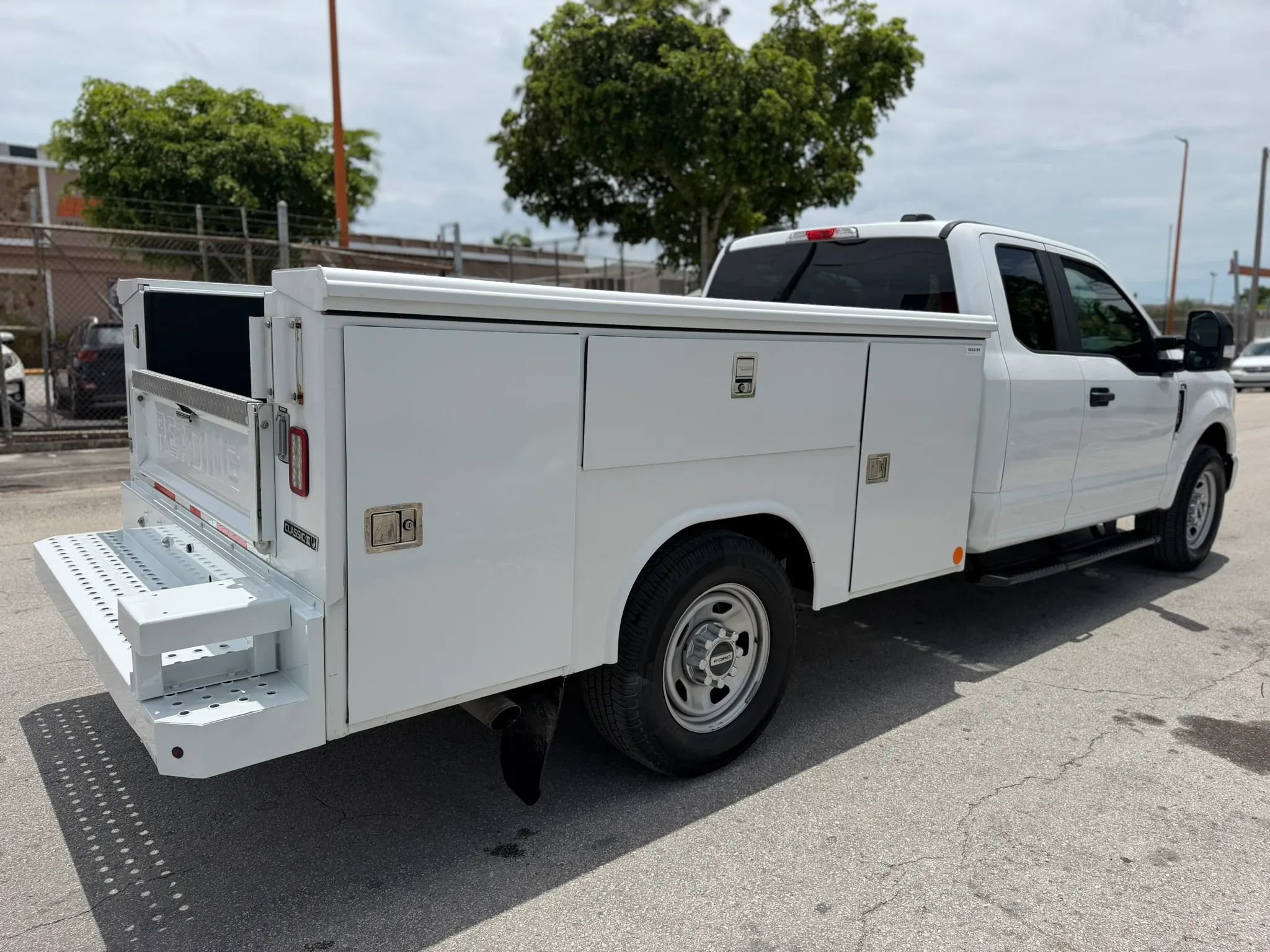 Used 2022 Ford F350 XL w/ Power Equipment Group RWD image 5