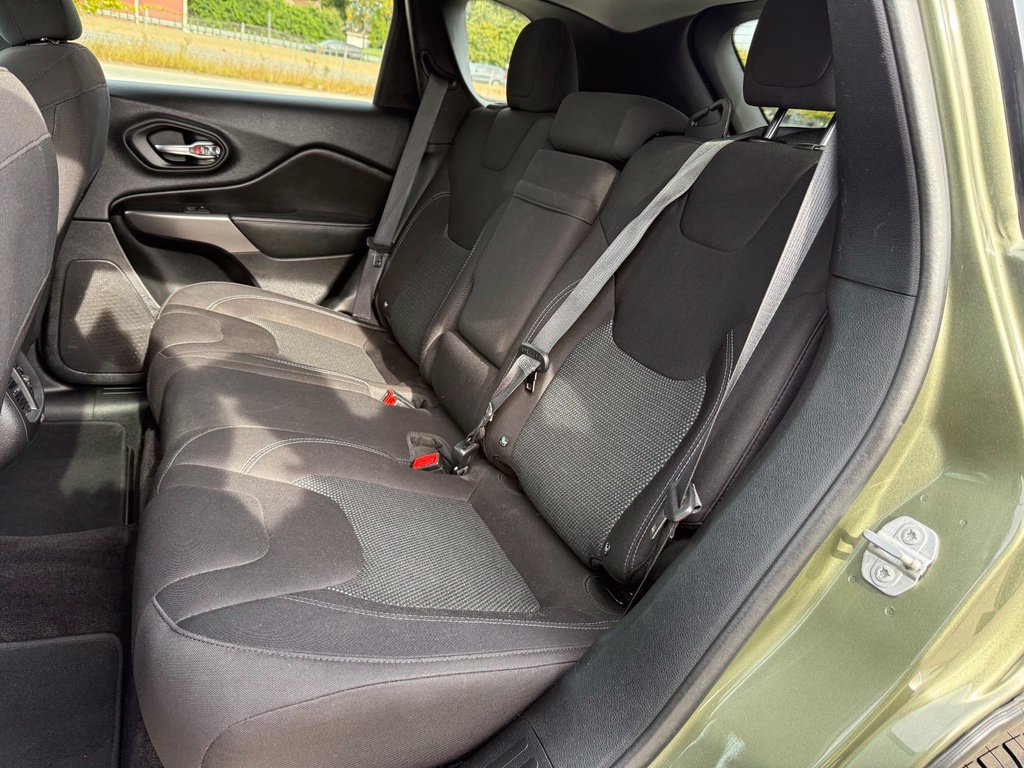 Used 2019 Jeep Cherokee Latitude w/ Cold Weather Group AWD/4WD image 21