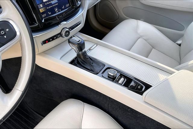Used 2018 Volvo XC60 T5 Momentum w/ Convenience Package image 13