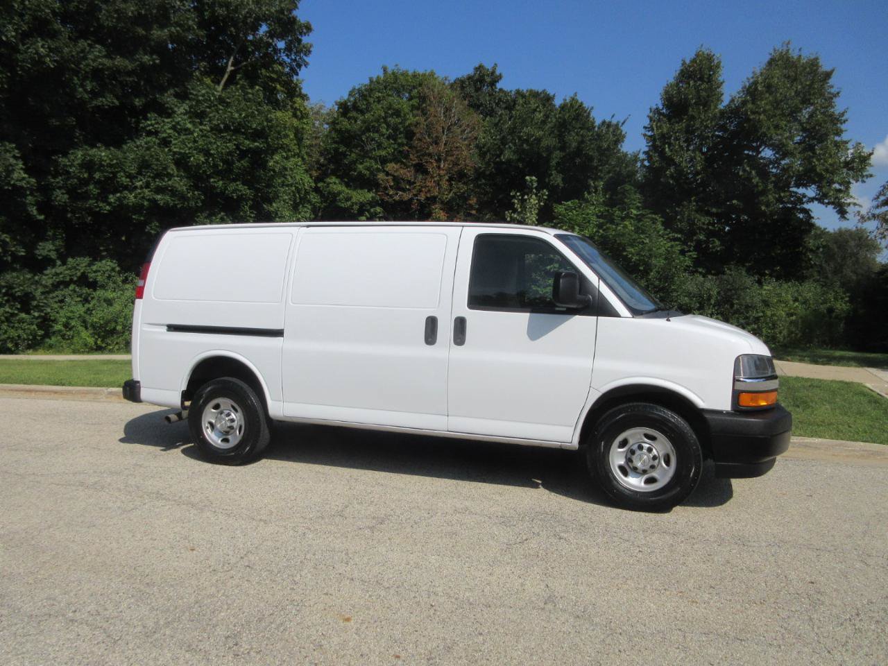 Used 2021 Chevrolet Express 2500 w/ Driver Convenience Package RWD image 4