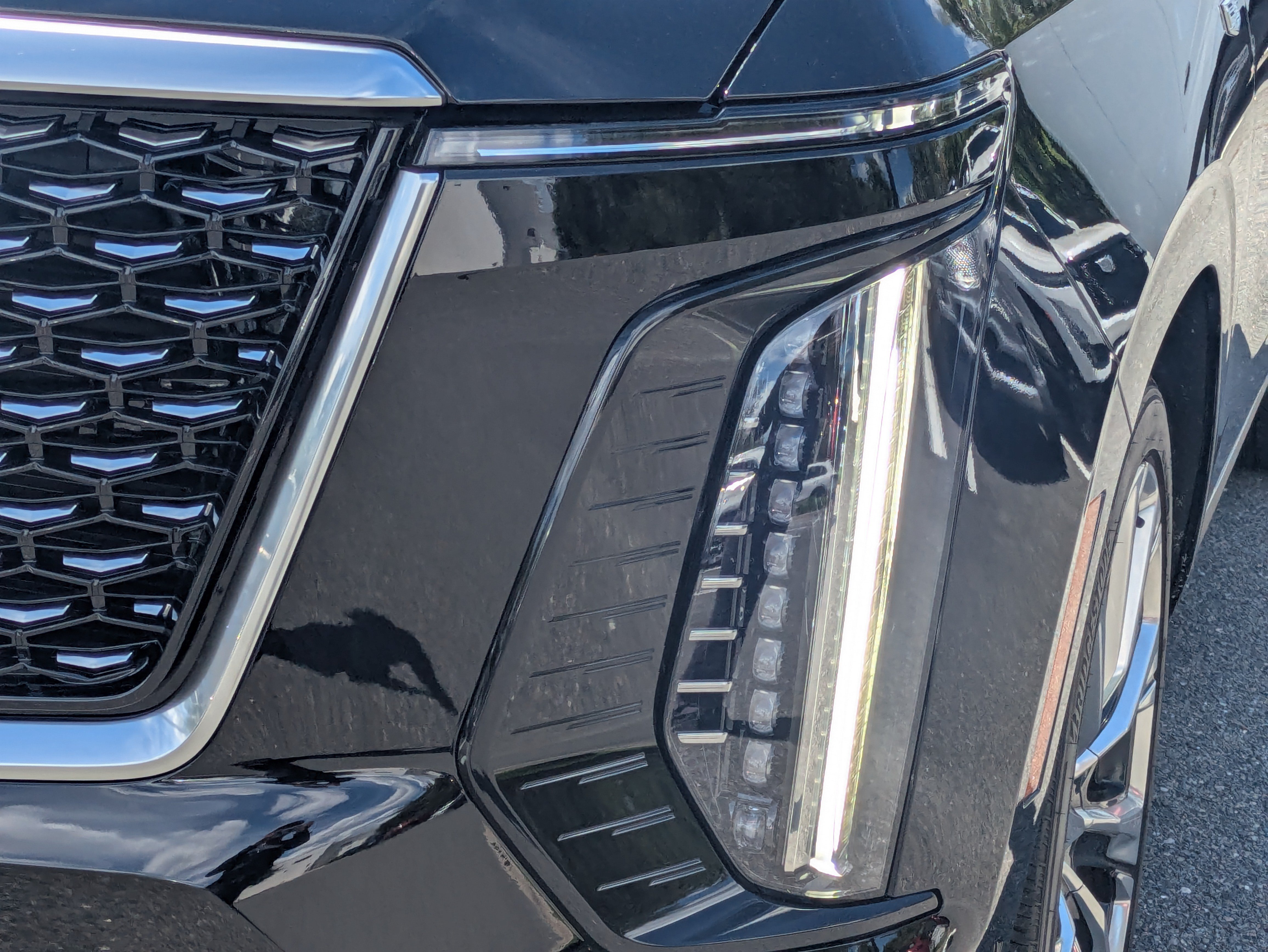 Used 2025 Cadillac Escalade Premium Luxury w/ Touring Package AWD/4WD image 9