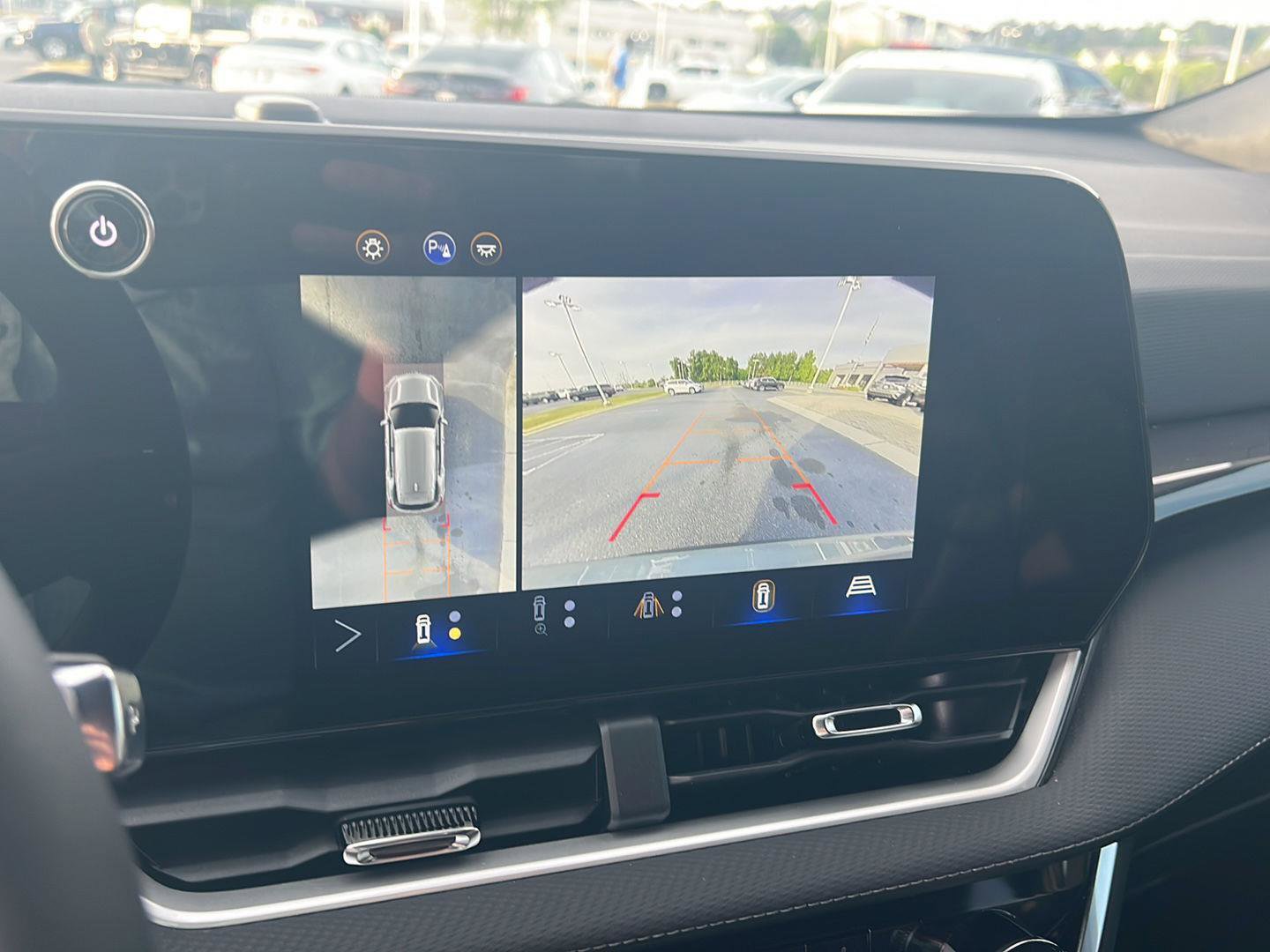 Used 2025 Chevrolet Equinox LT w/ Convenience Package II image 24