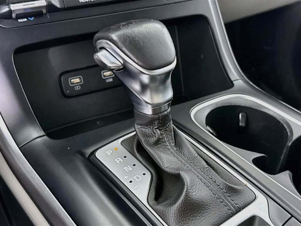 Used 2022 Kia Carnival LX FWD image 8