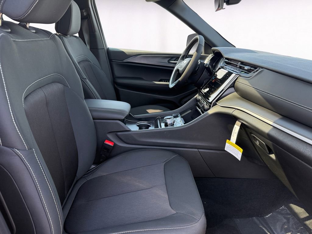 New 2026 Jeep Grand Cherokee Laredo image 15