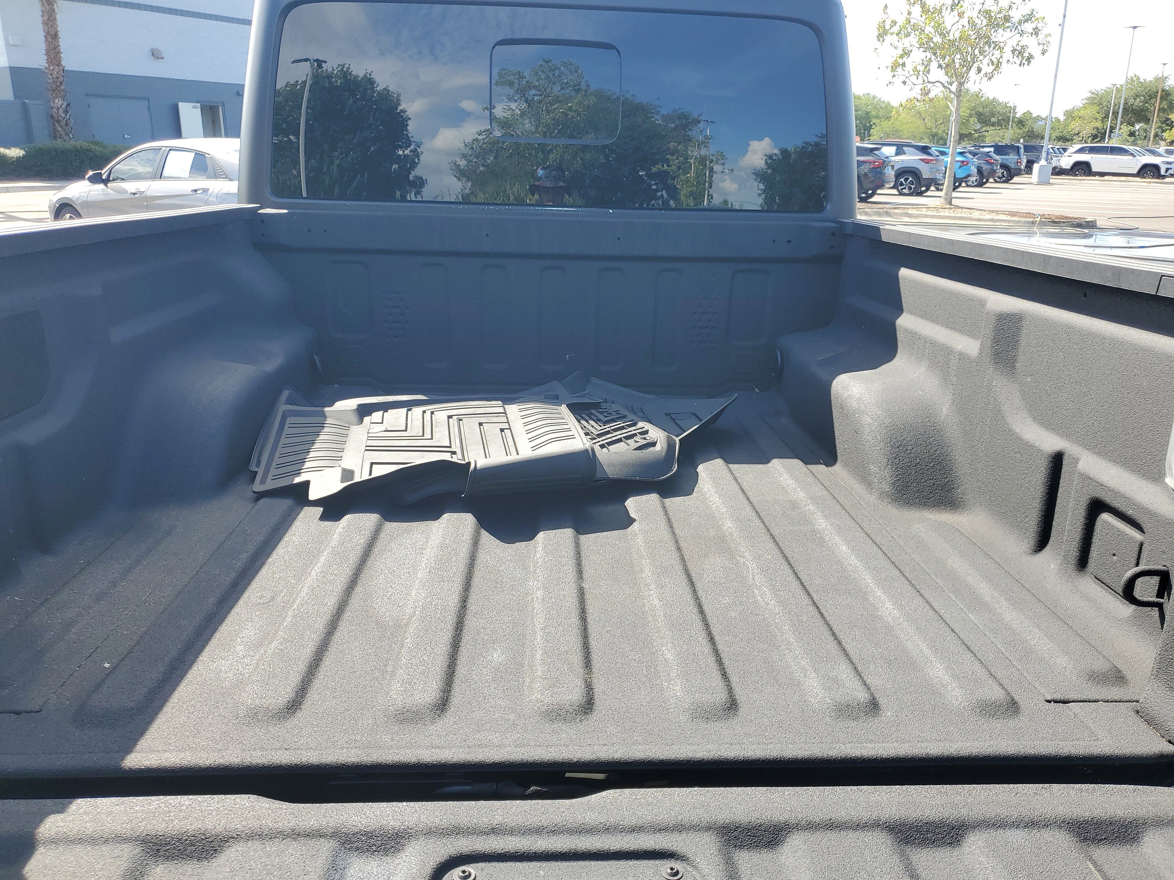 Used 2025 Jeep Gladiator Rubicon w/ Safety Group AWD/4WD image 7