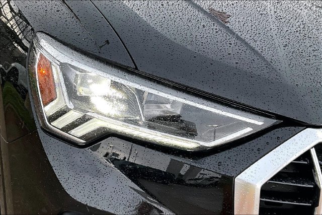 Used 2023 Audi Q3 2.0T Premium w/ Convenience Package AWD/4WD image 31