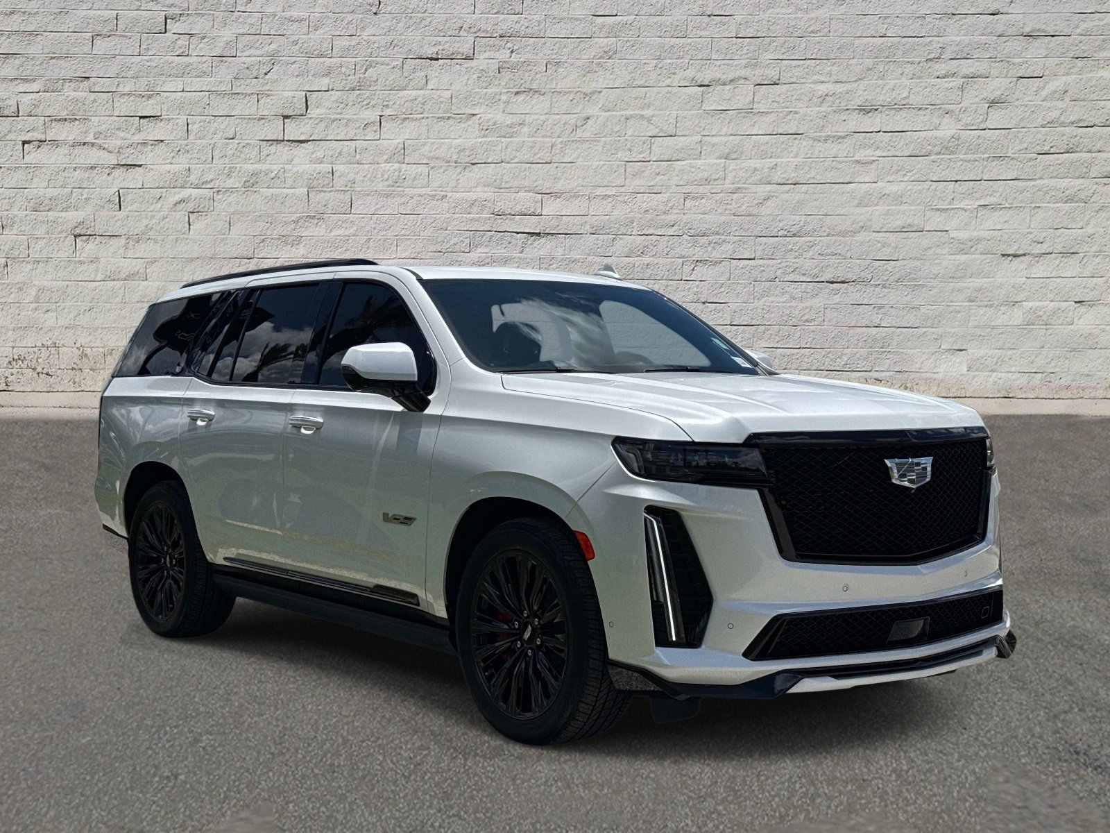 Certified 2024 Cadillac Escalade V w/ LPO, ONYX Package AWD/4WD image 6