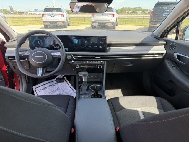 Used 2025 Hyundai Sonata SE FWD image 25
