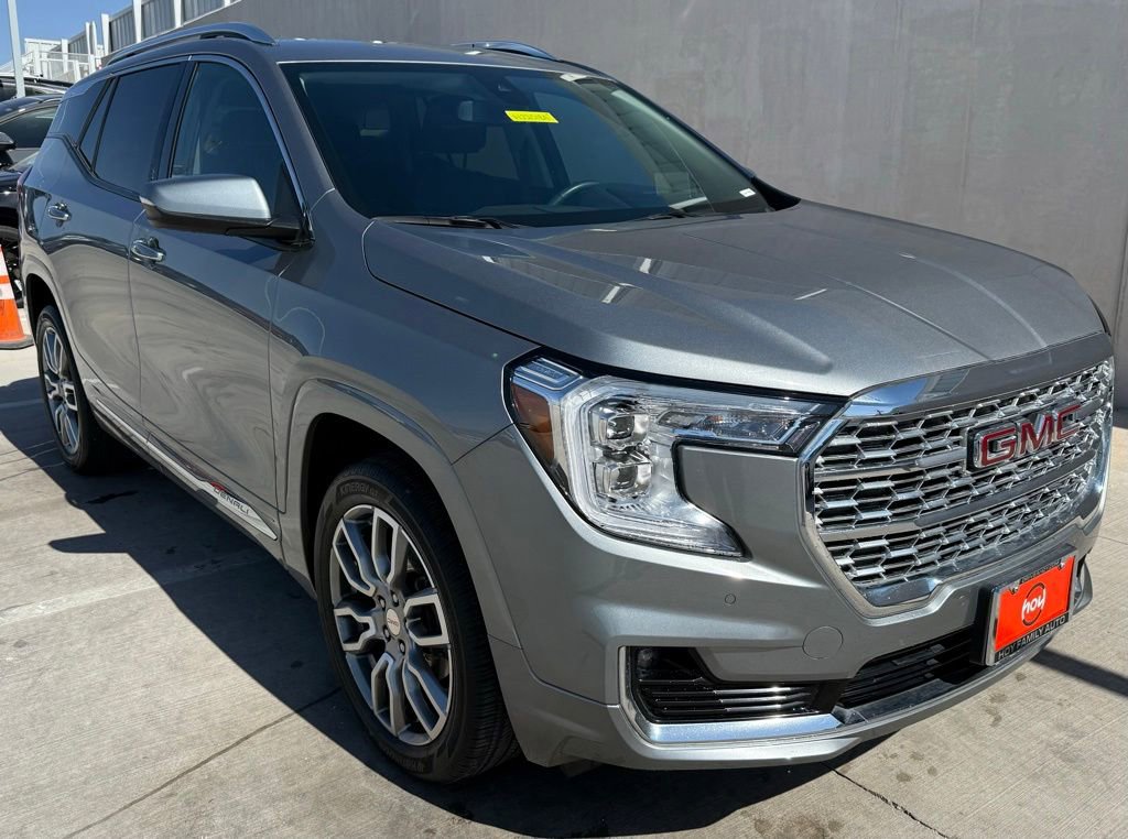 Used 2024 GMC Terrain Denali AWD/4WD image 2