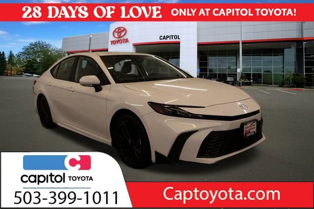 Used 2025 Toyota Camry SE image 1