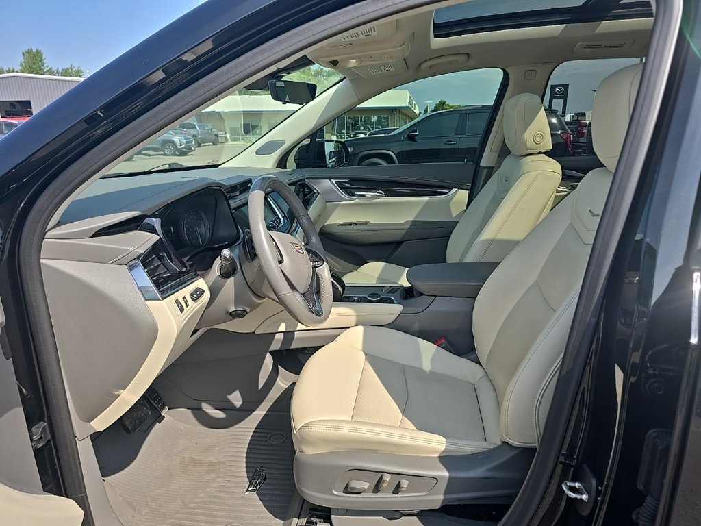 Used 2022 Cadillac XT6 Premium Luxury w/ Technology Package AWD/4WD image 7