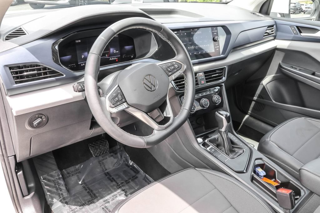 Used 2023 Volkswagen Taos SE w/ Black Wheel Package FWD image 5