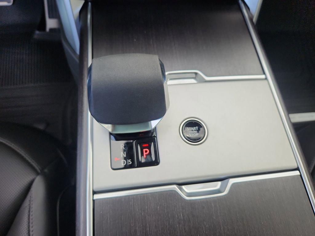 New 2026 Land Rover Range Rover SE image 16