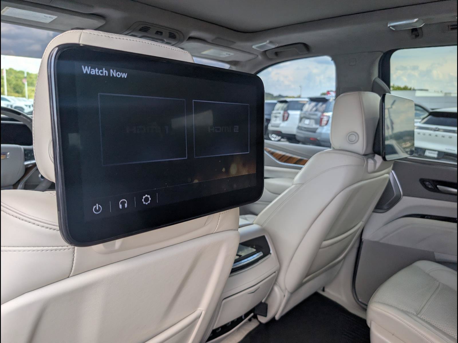 Used 2024 Cadillac Escalade ESV Premium Luxury Platinum AWD/4WD image 16
