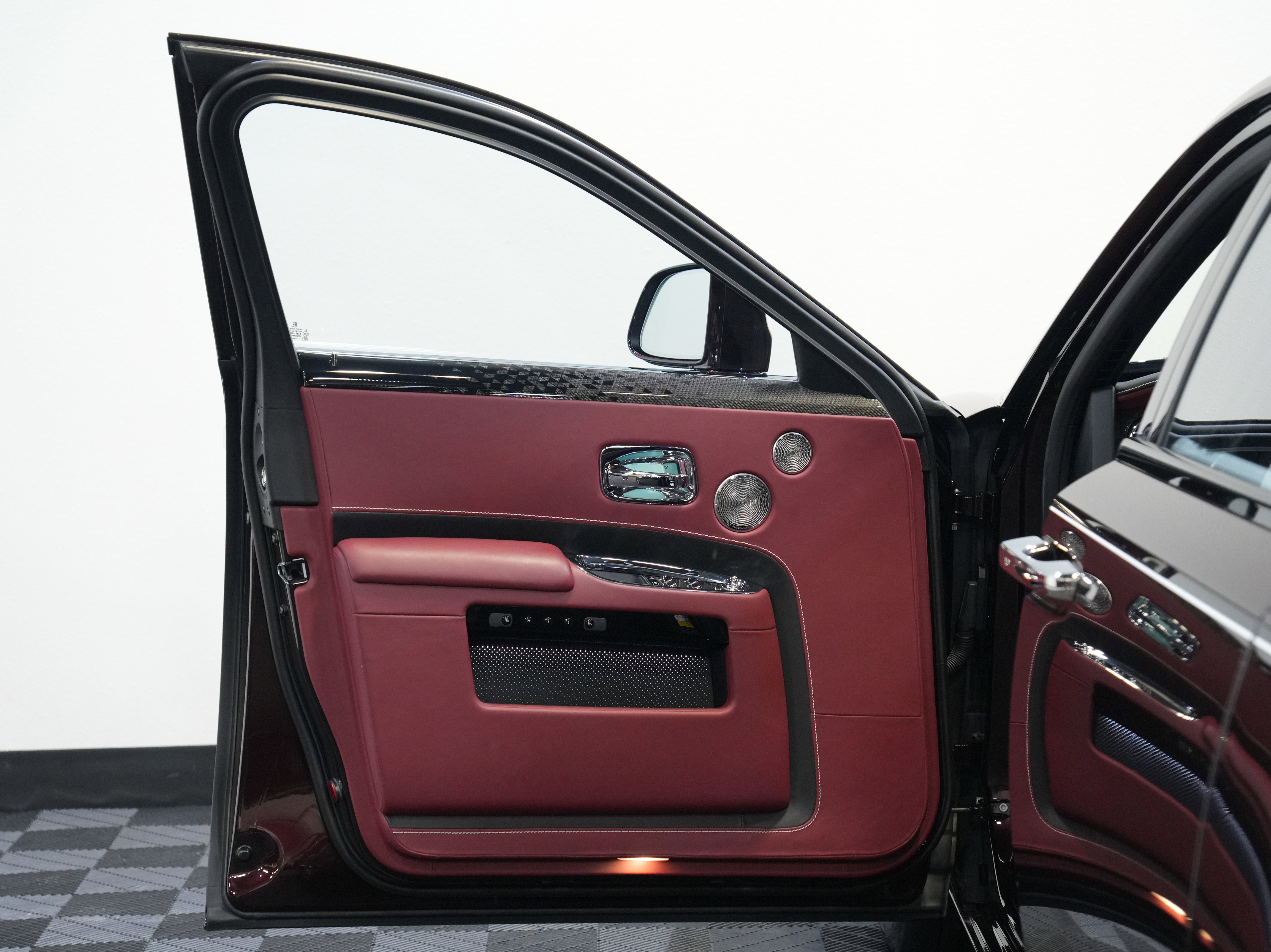 Used 2020 Rolls-Royce Ghost image 25