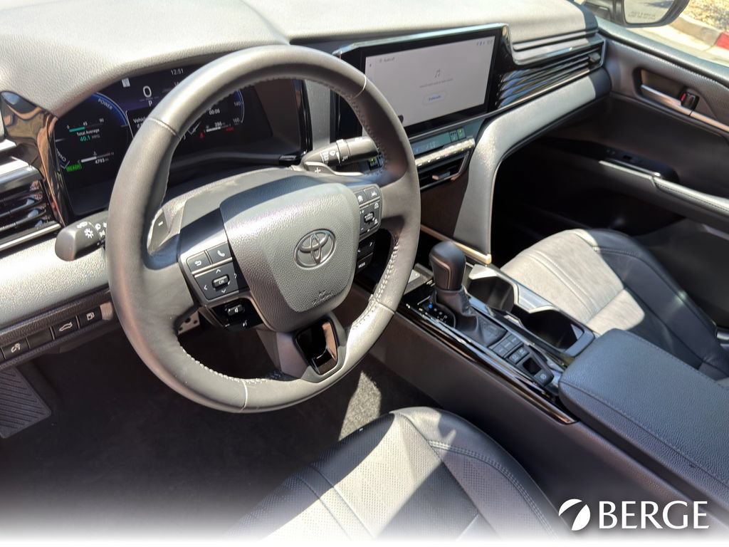 Used 2025 Toyota Camry XSE FWD image 14