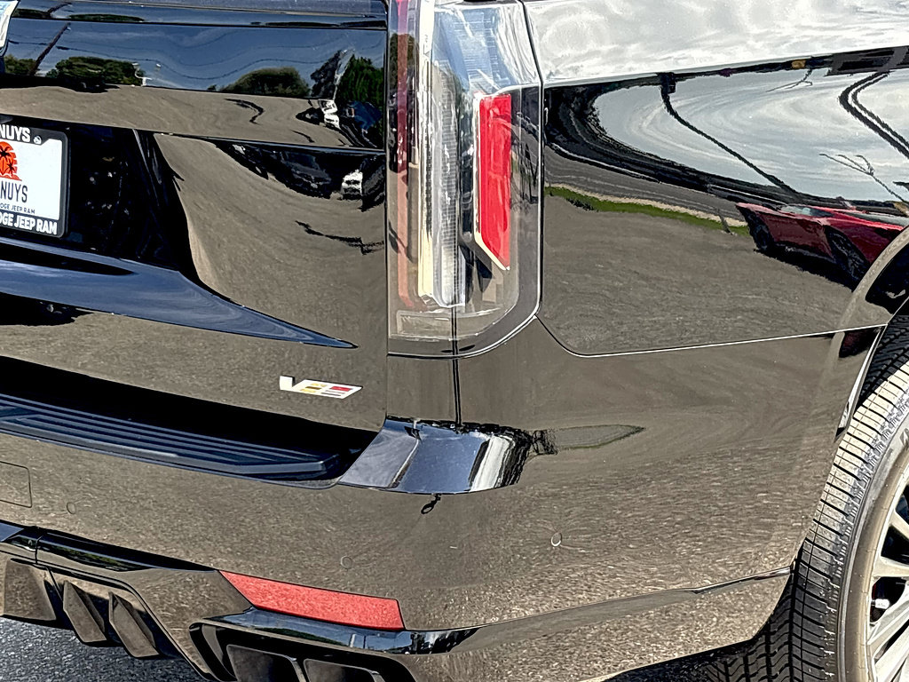 Used 2023 Cadillac Escalade ESV V w/ Heavy-Duty Trailer Package AWD/4WD image 4
