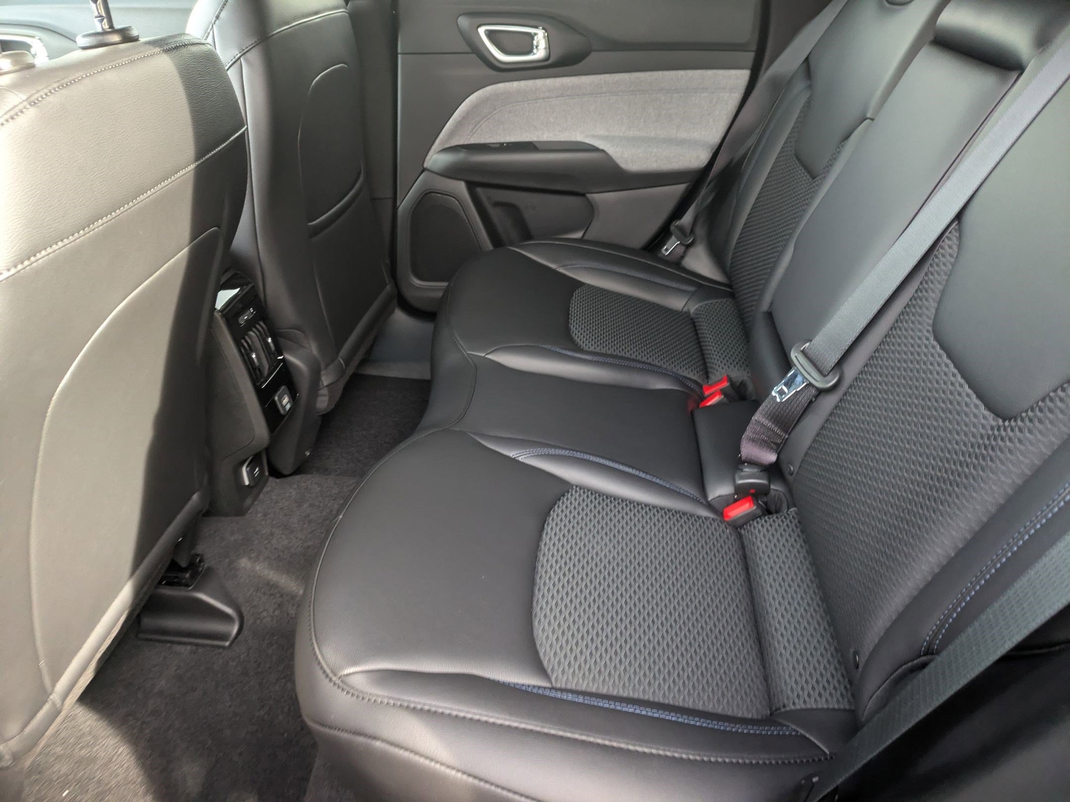 New 2026 Jeep Compass Latitude image 18