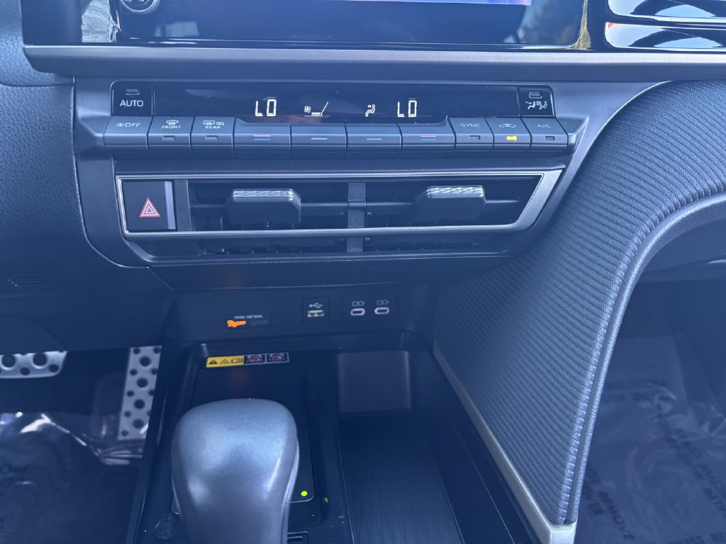 Used 2025 Toyota Camry SE FWD image 18