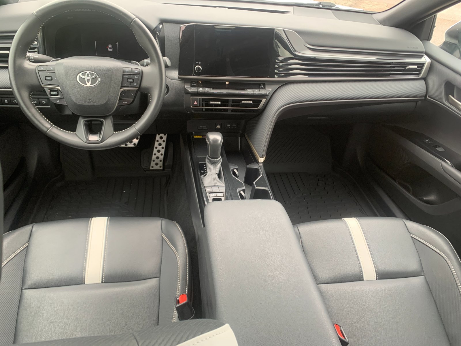 Used 2025 Toyota Camry SE FWD image 17