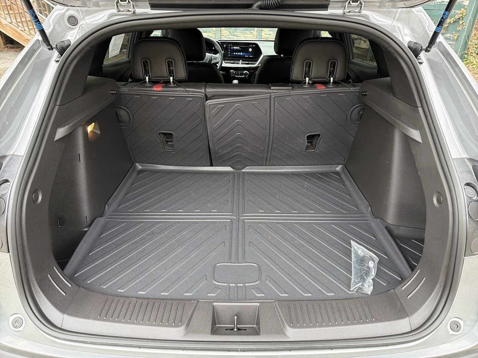 Certified 2025 Chevrolet Trax RS w/ Driver Confidence Package image 23