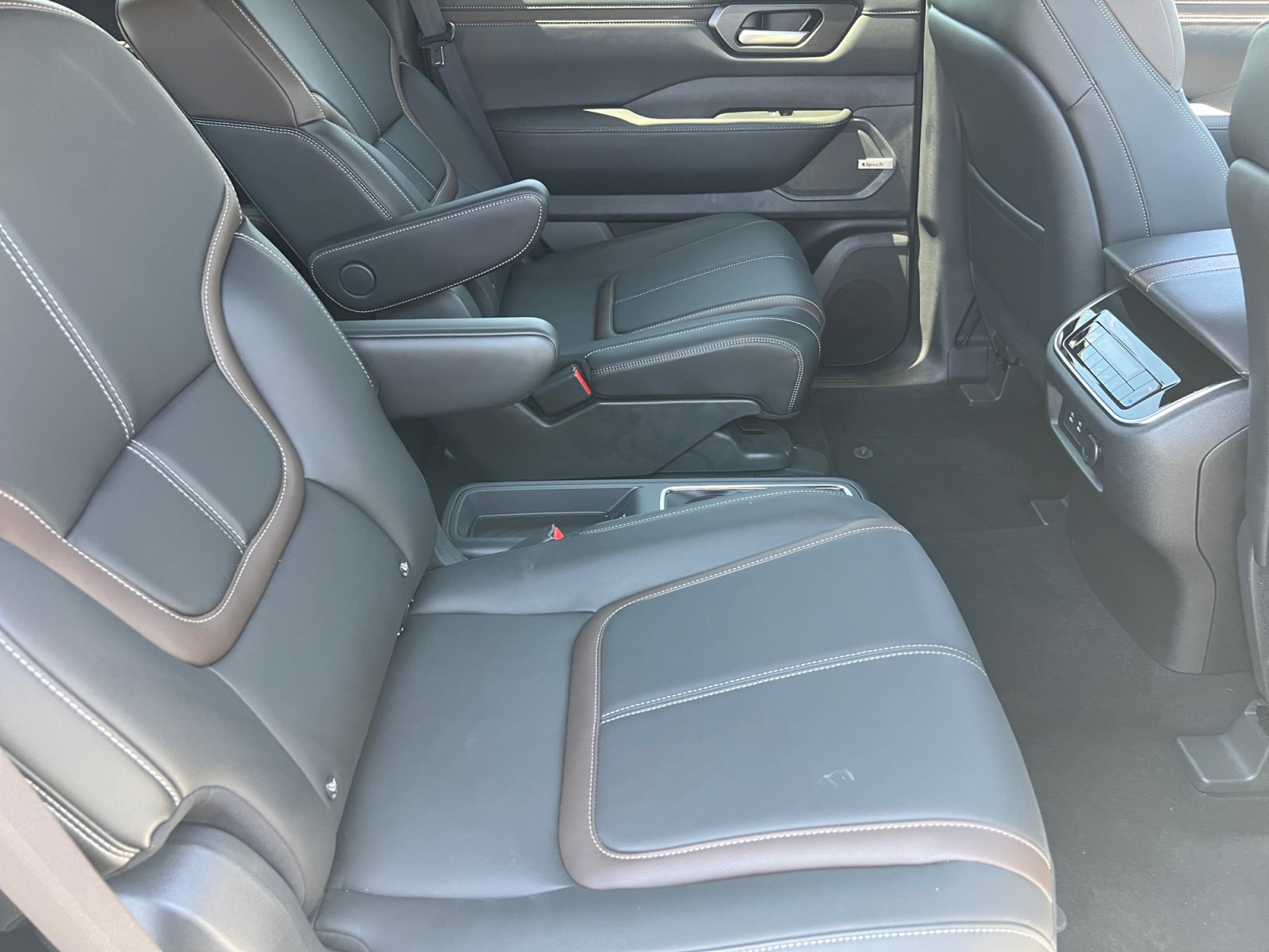 New 2026 Nissan Armada SL w/ Captain's Chari Seat Package AWD/4WD image 18
