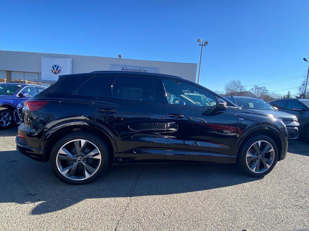 Used 2023 Audi Q4 e-tron Premium Plus w/ Premium Plus image 2