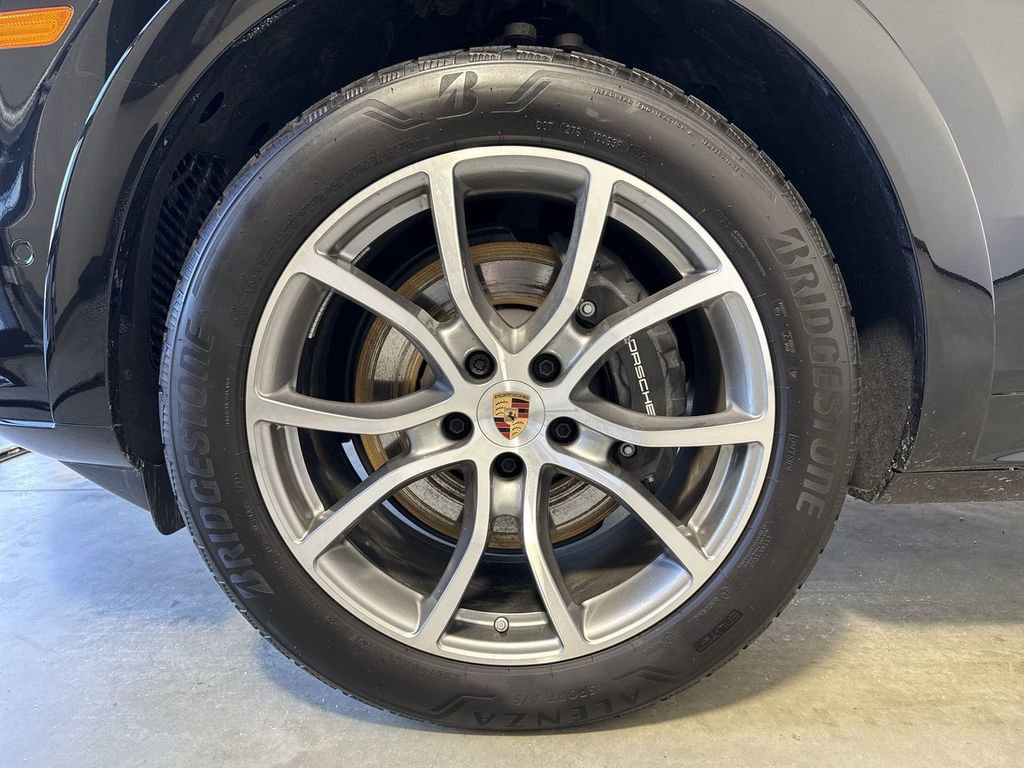 Certified 2025 Porsche Cayenne image 13