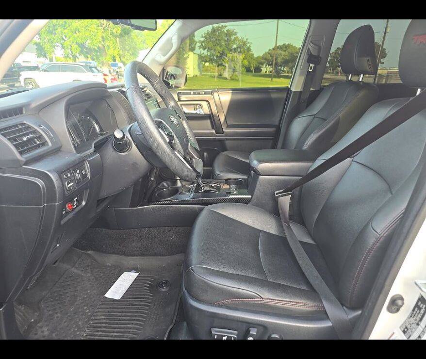 Used 2021 Toyota 4Runner Venture w/ Moonroof Package AWD/4WD image 3