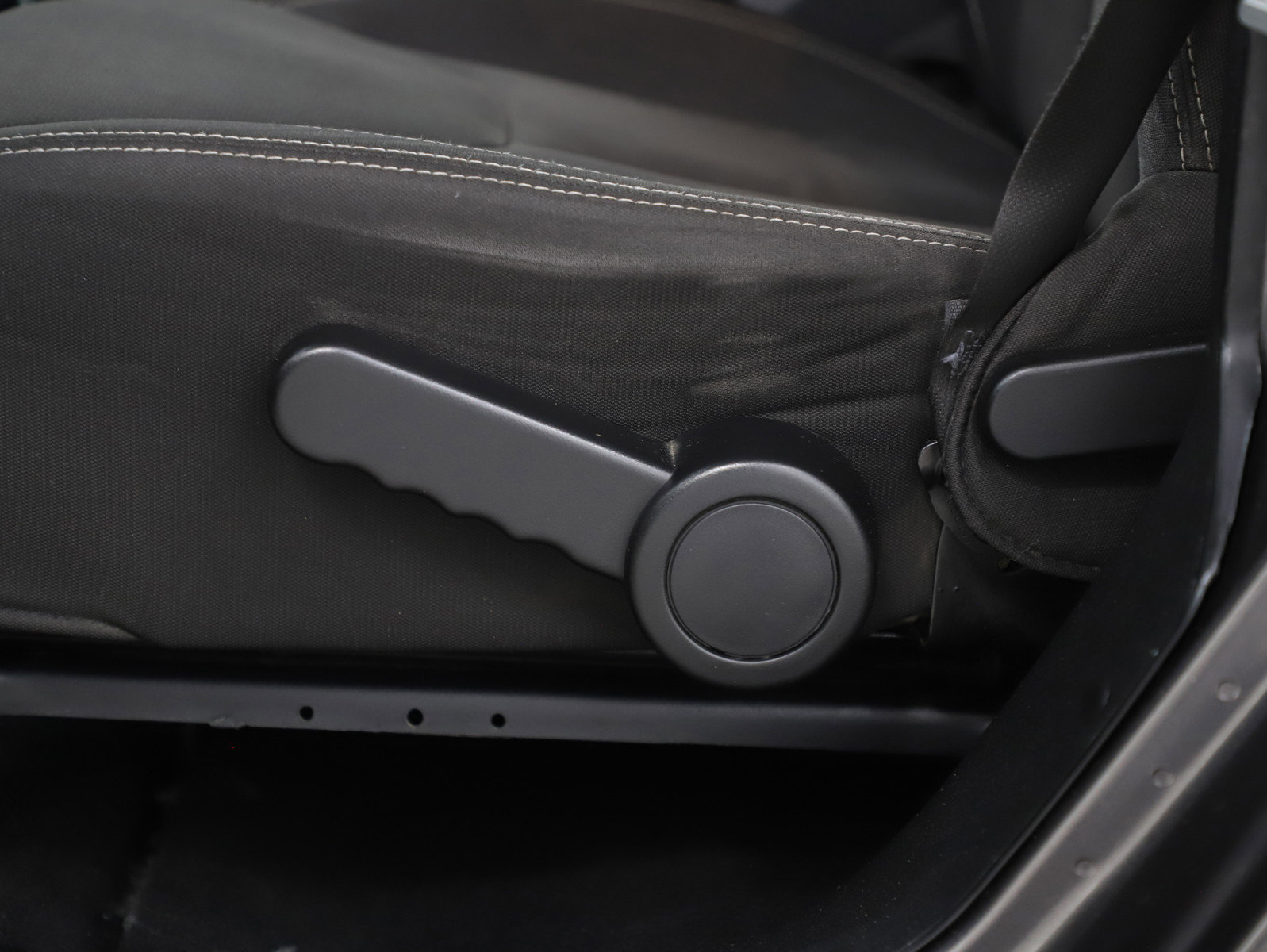 Used 2016 Jeep Wrangler Unlimited Rubicon w/ Connectivity Group image 26