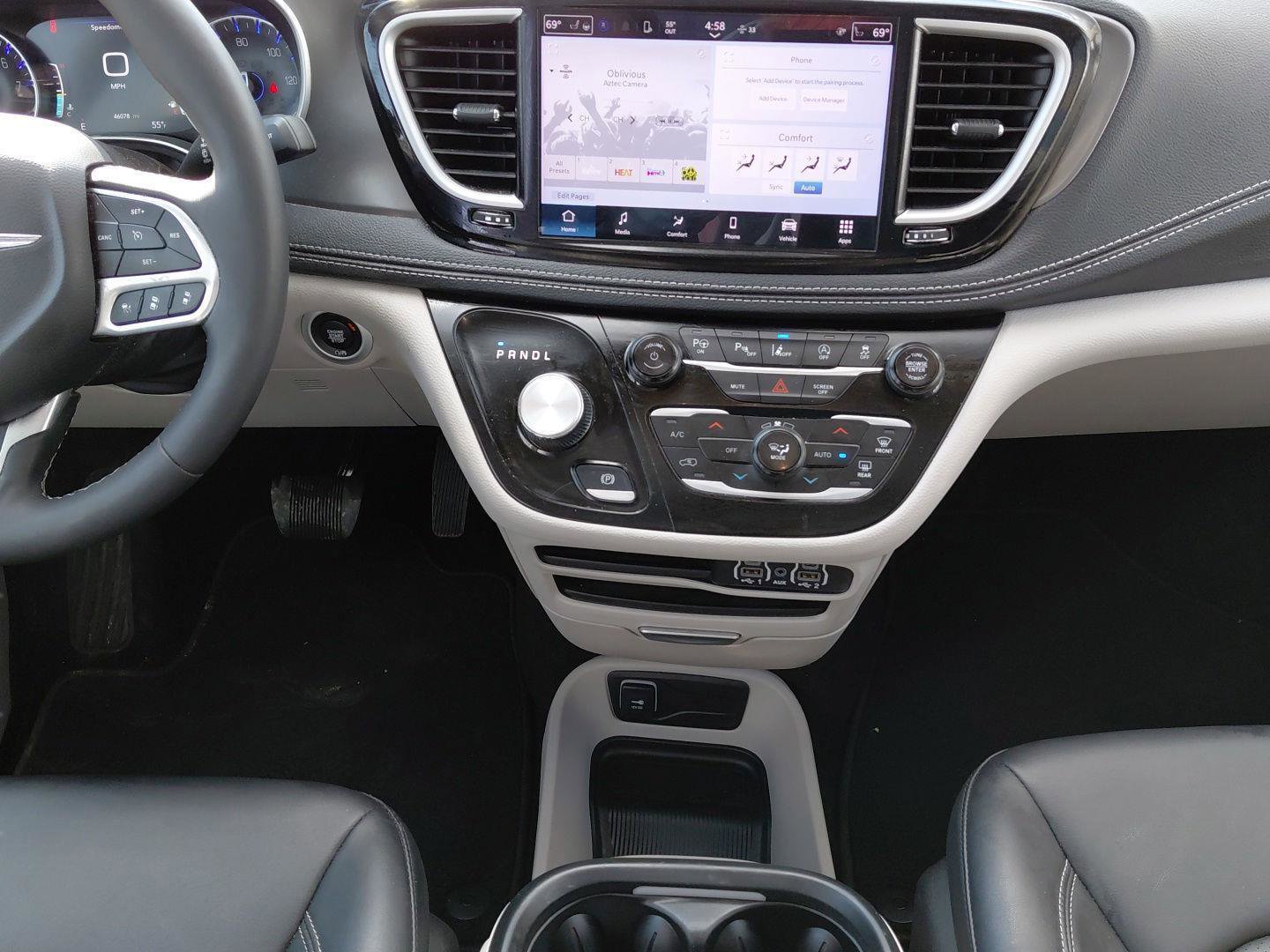 Used 2024 Chrysler Pacifica Touring-L AWD/4WD image 39