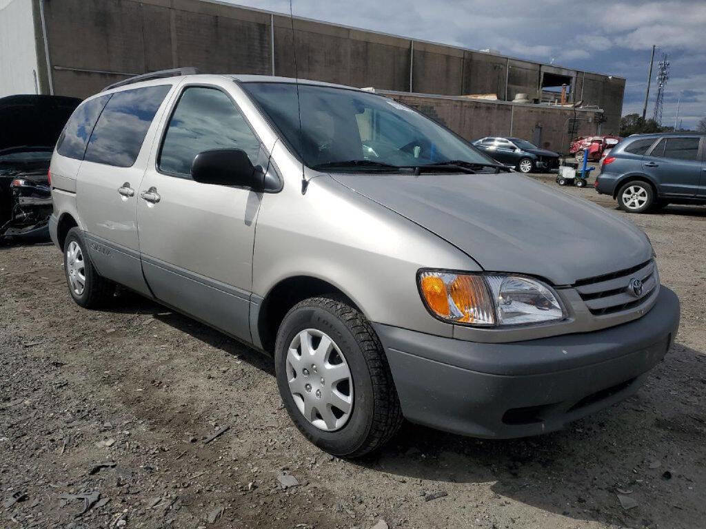 Used 2002 Toyota Sienna LE image 1
