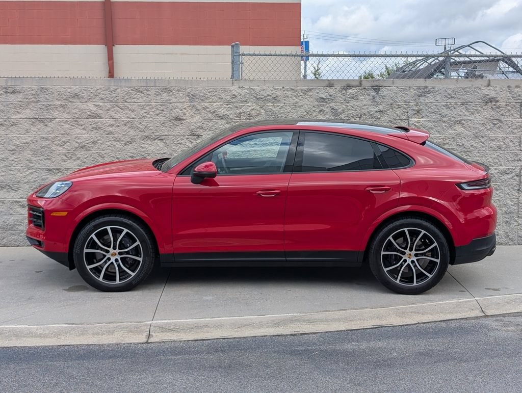 Certified 2025 Porsche Cayenne Coupe AWD/4WD image 2