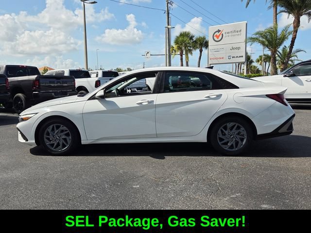 Used 2024 Hyundai Elantra SEL FWD image 4