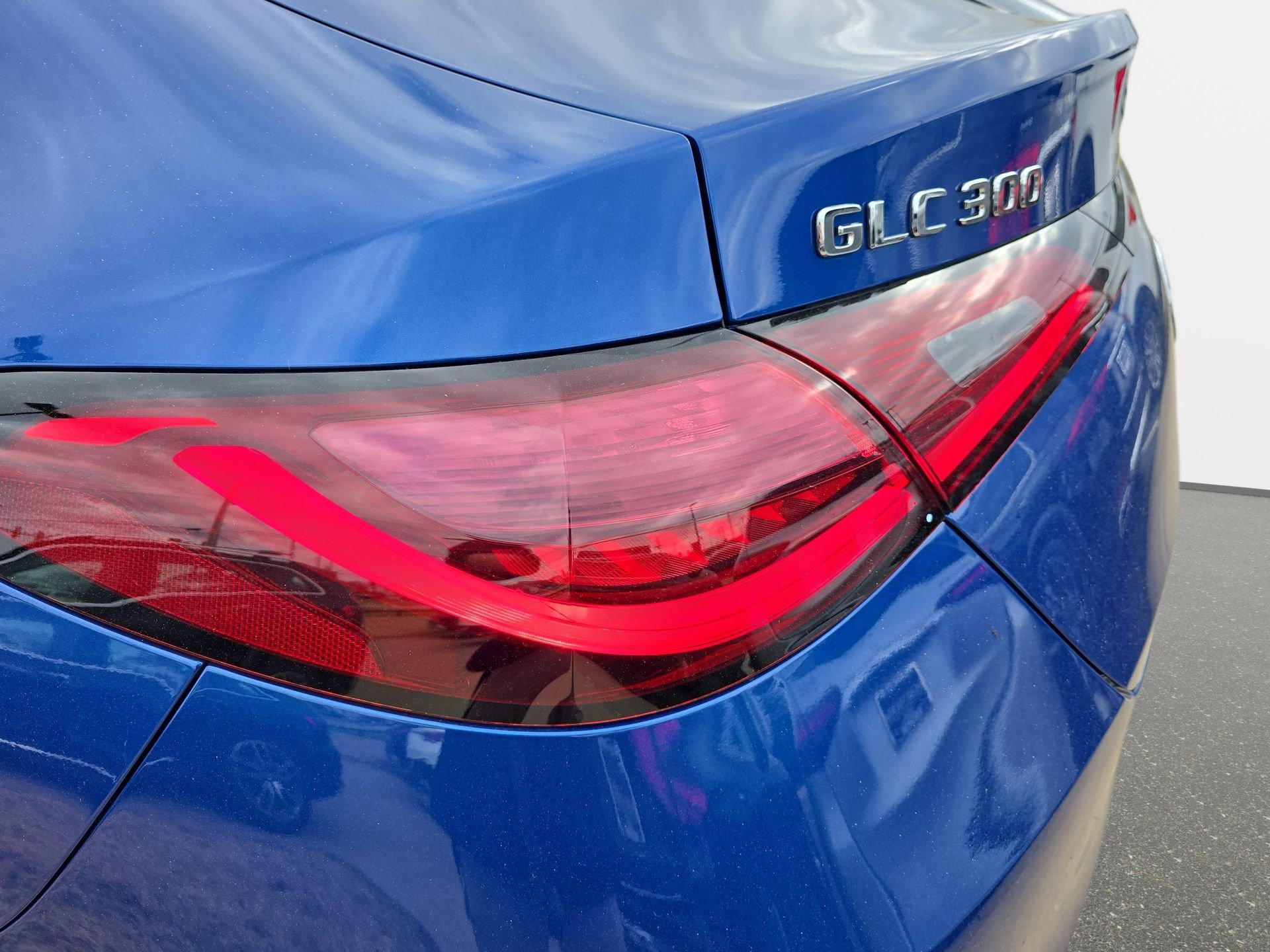 Used 2024 Mercedes-Benz GLC 300 4MATIC w/ AMG Line image 33